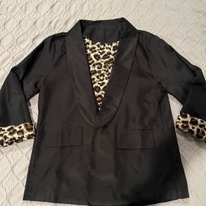 Stylish Black Blazer with Leopard Print Details
